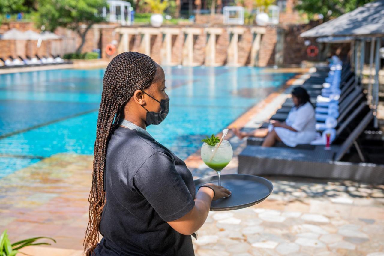 The Capital Zimbali 호텔 발리토 외부 사진 A waitress wearing a face mask at a hotel in Kigali, Rwanda