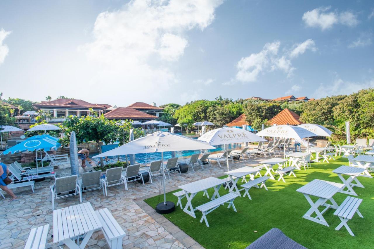 The Capital Zimbali 호텔 발리토 외부 사진 The swimming pool at the resort