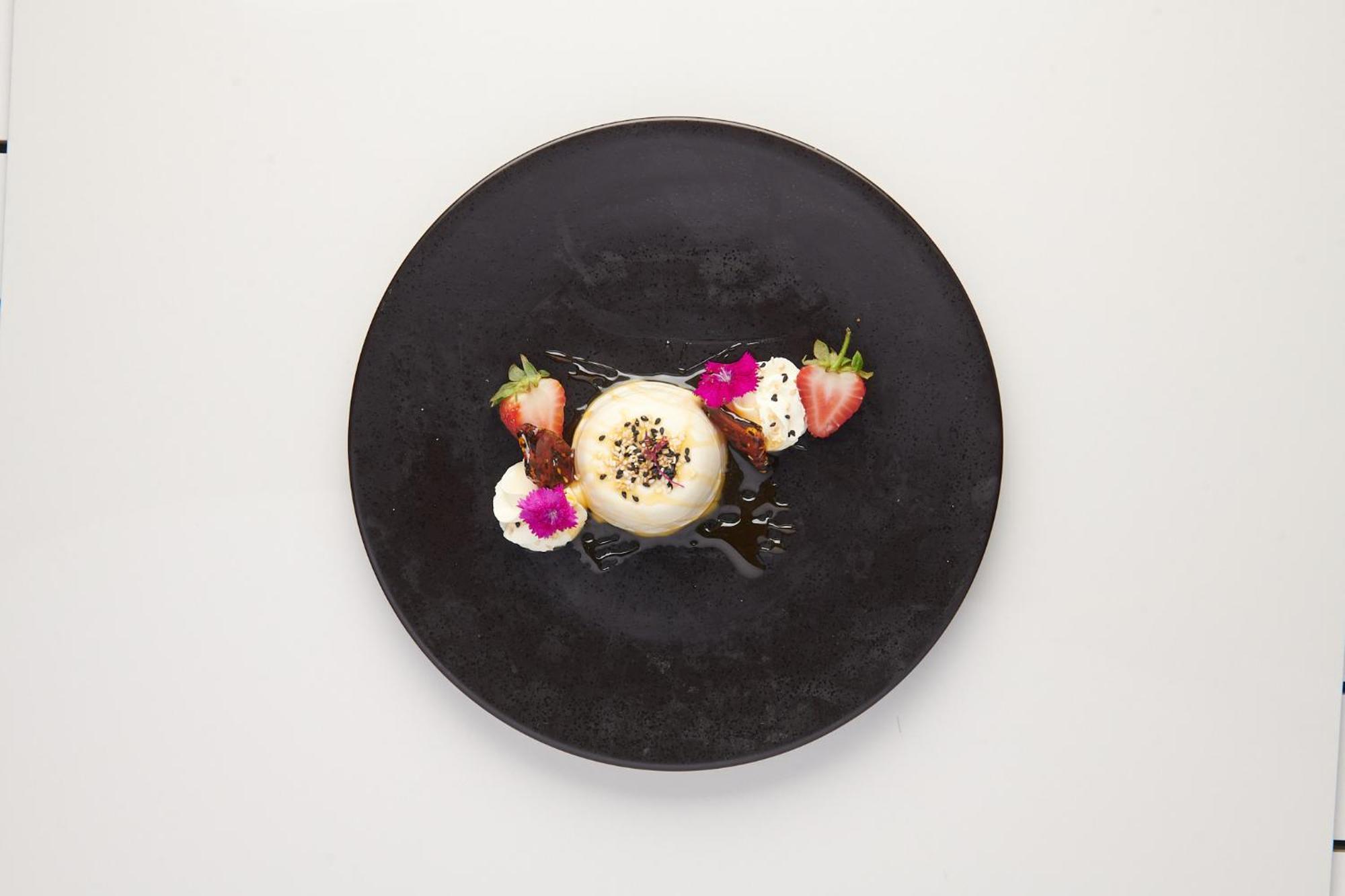 The Capital Zimbali 호텔 발리토 외부 사진 A dessert at the restaurant