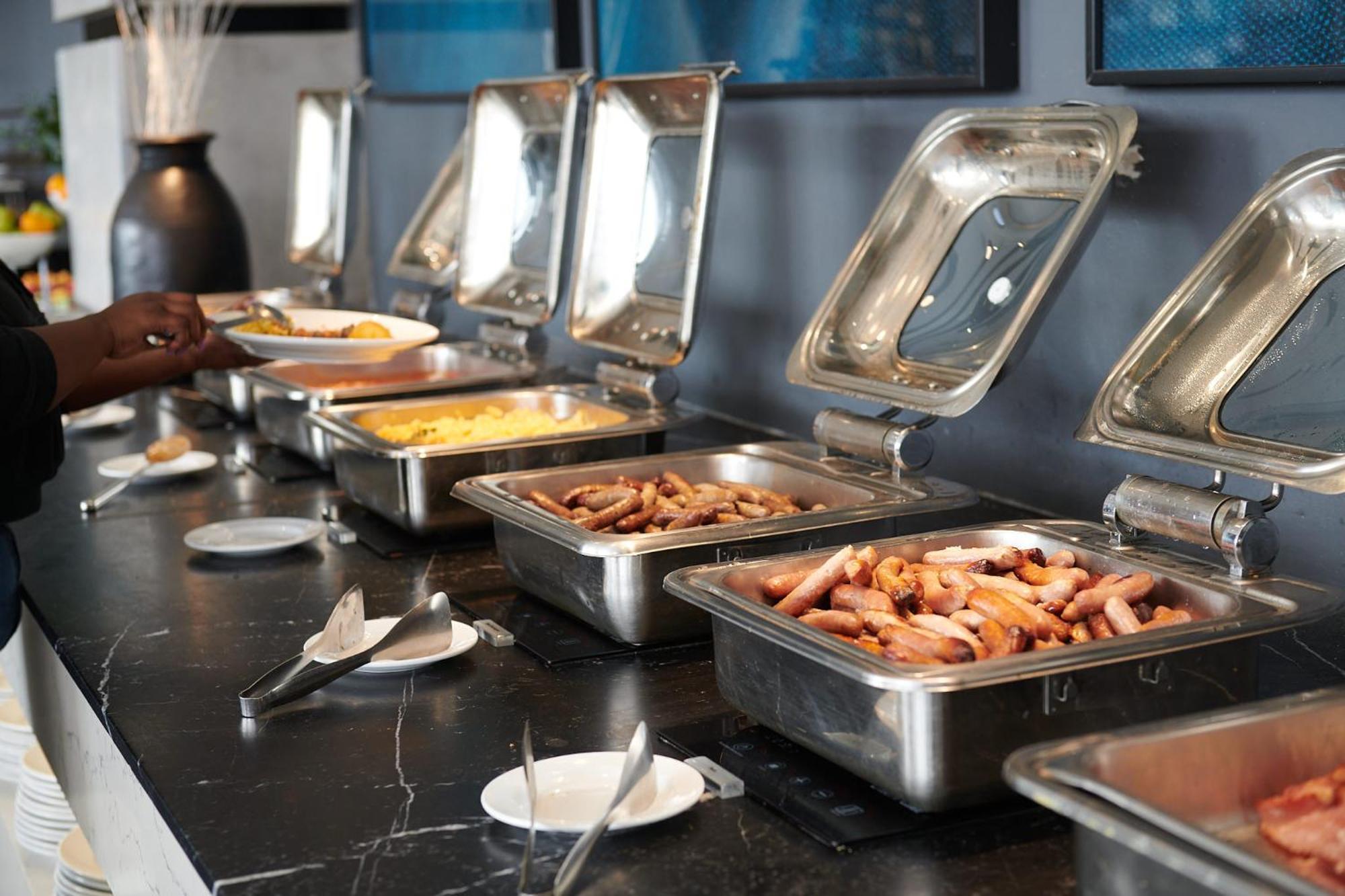 The Capital Zimbali 호텔 발리토 외부 사진 A buffet