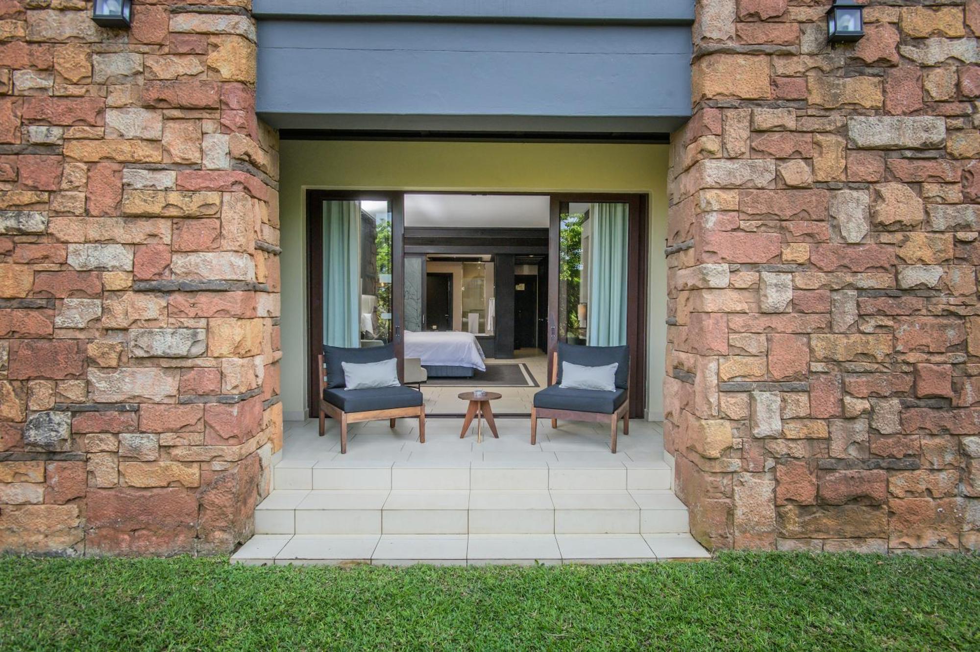 The Capital Zimbali 호텔 발리토 객실 사진 A view of a guest room at the Oyster Box